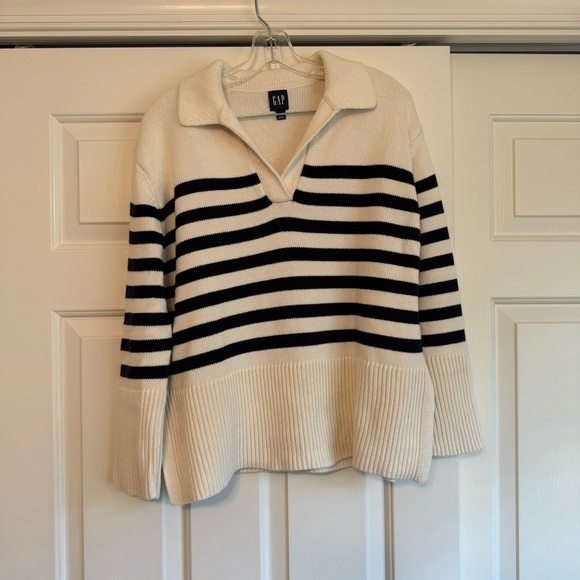GAP 24/7 Split Hem Polo Sweater White W/Blue Stripes V Neckline W/Collar XS - Picture 1 of 10